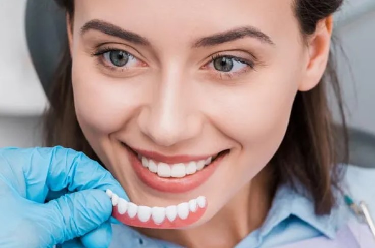 Lire la suite à propos de l’article Les Prothèses Dentaires : Restaurer le Sourire